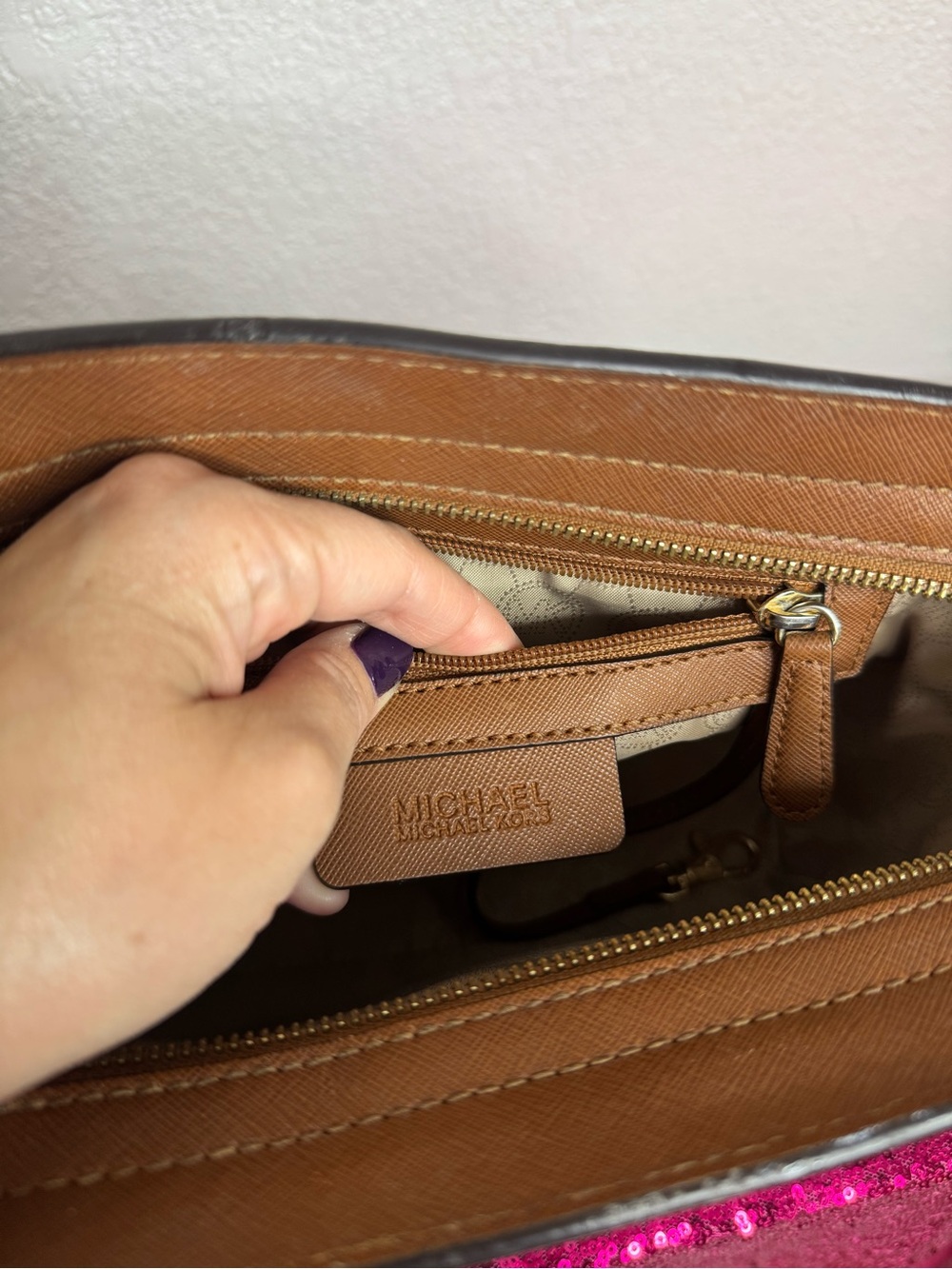 MICHAEL KORS 🤎 Tan Cosmetics Bag, Gold Zipper - Picture 7 of 11